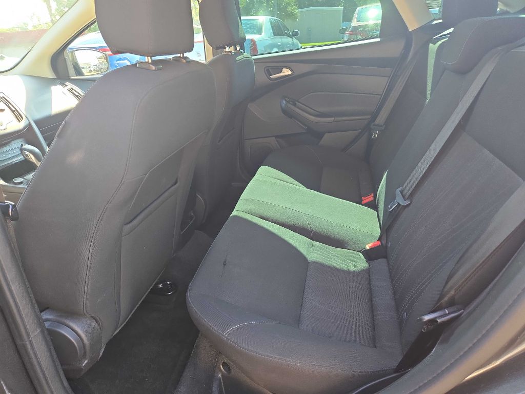 Photo 5 of this FORD FOCUS