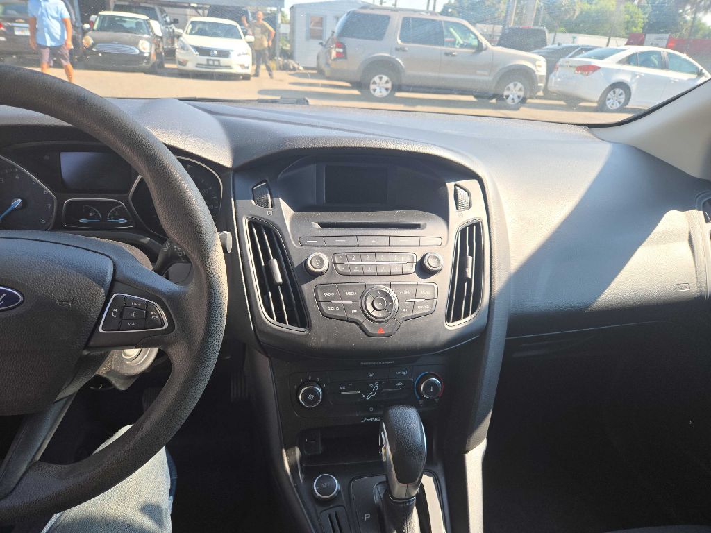 Photo 7 of this FORD FOCUS