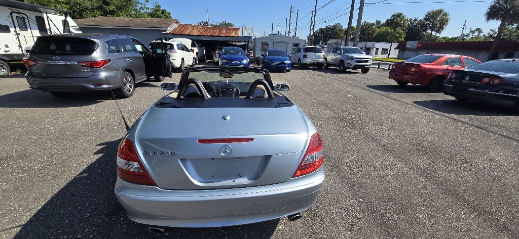 Photo 8 of this MERCEDES-BENZ SLK