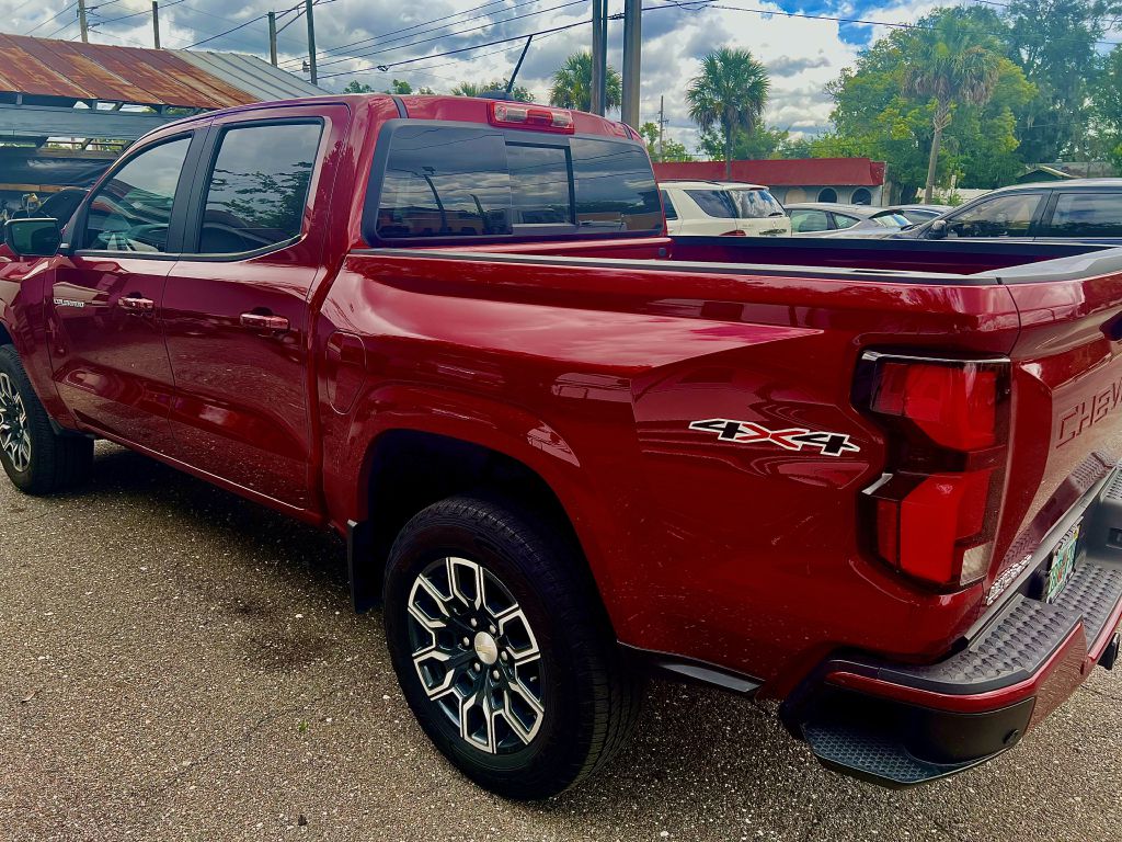 Photo 3 of this CHEVROLET COLORADO