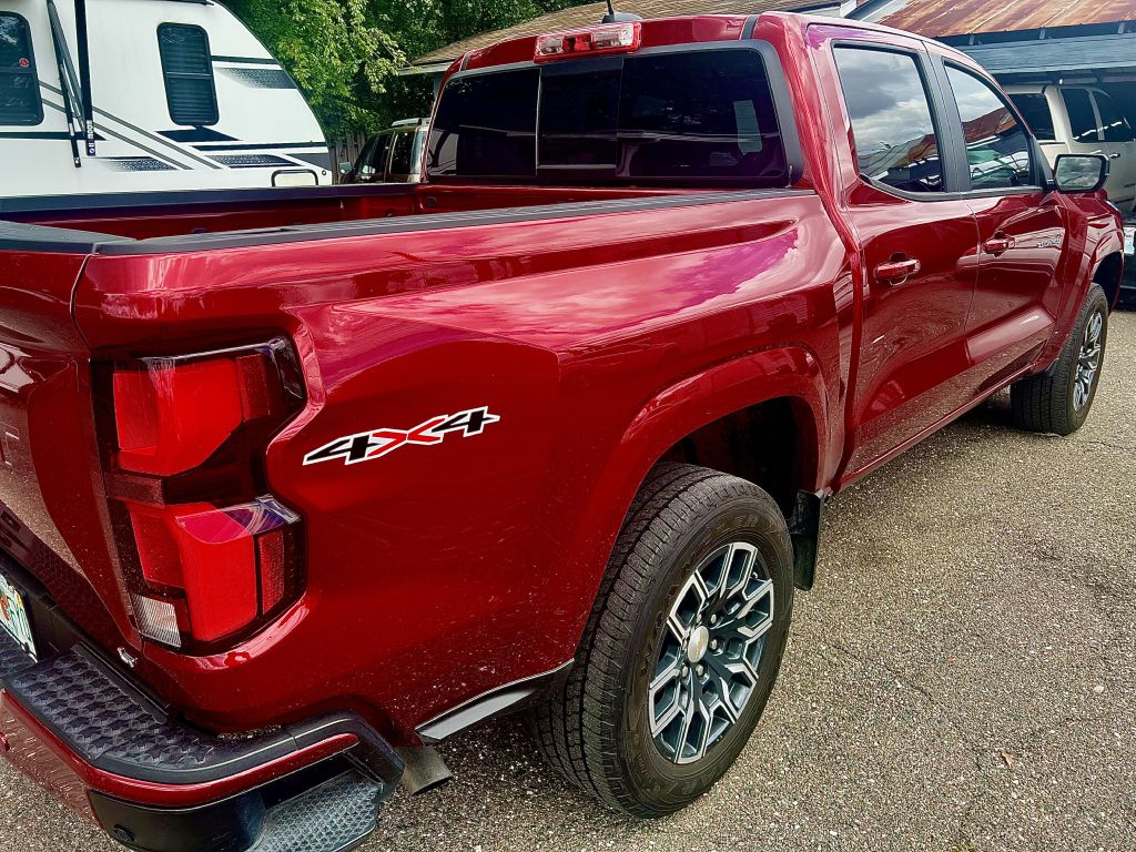 Photo 4 of this CHEVROLET COLORADO