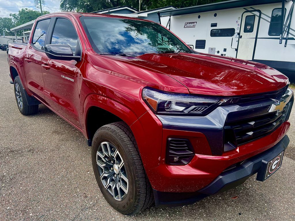 Photo 2 of this CHEVROLET COLORADO