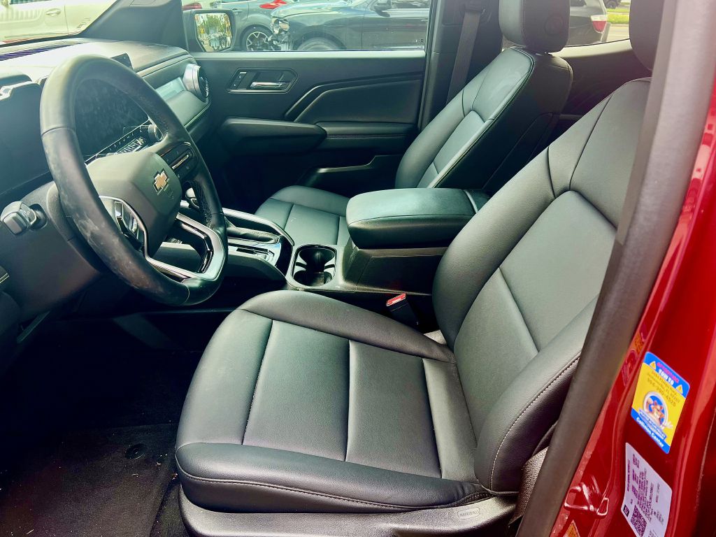 Photo 6 of this CHEVROLET COLORADO