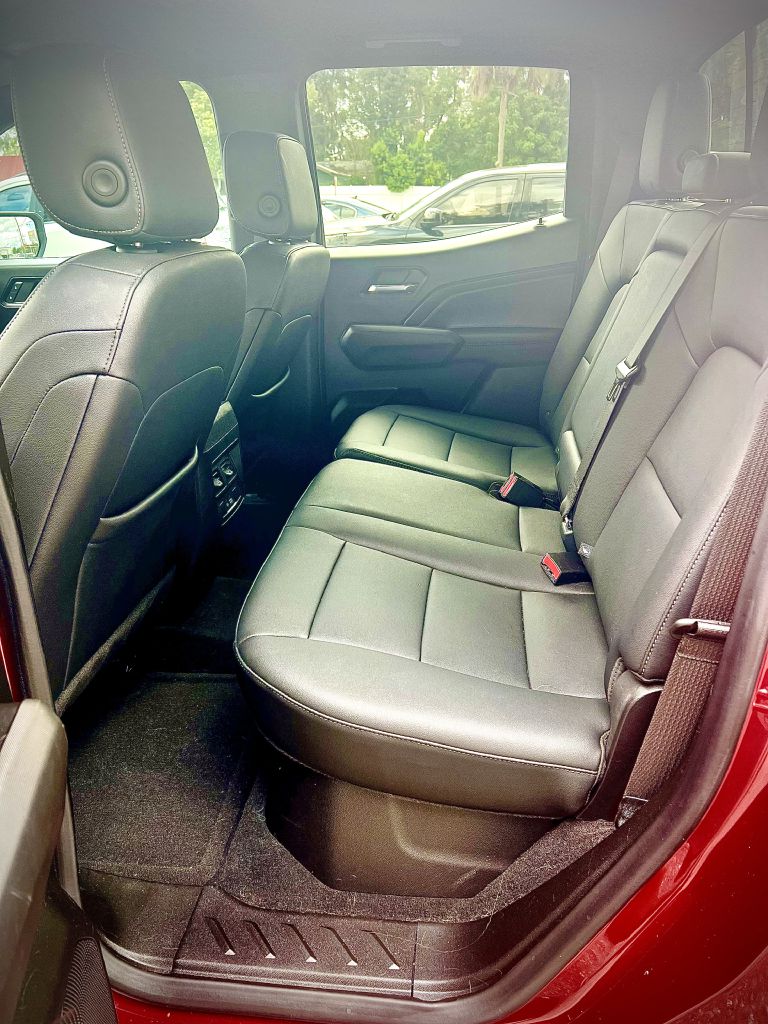 Photo 10 of this CHEVROLET COLORADO