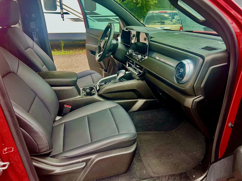 Photo 7 of this CHEVROLET COLORADO