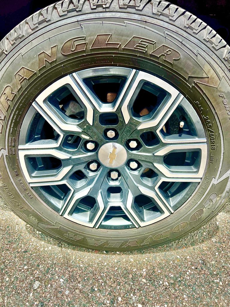 Photo 18 of this CHEVROLET COLORADO