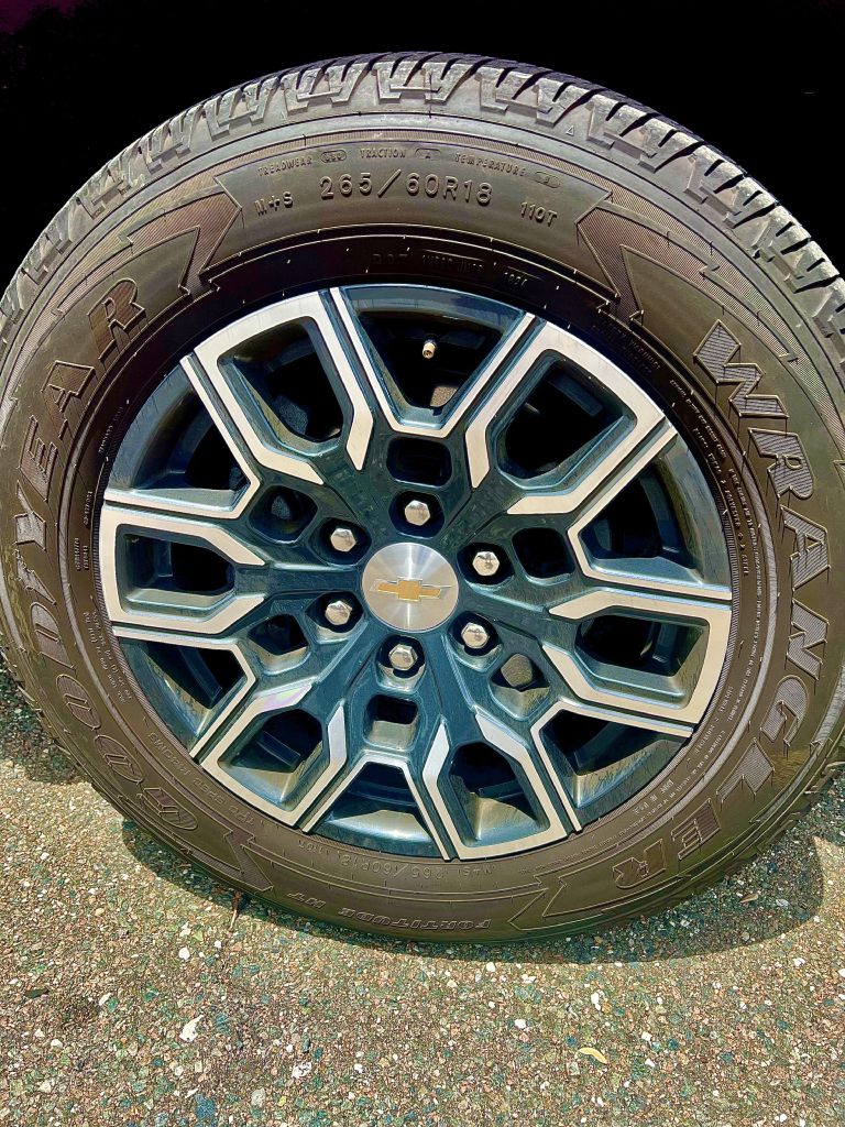 Photo 21 of this CHEVROLET COLORADO