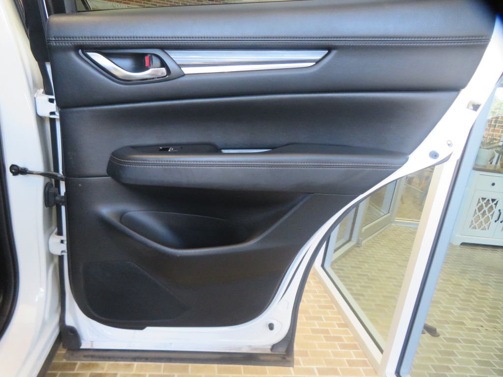 Photo 21 of this MAZDA CX-5