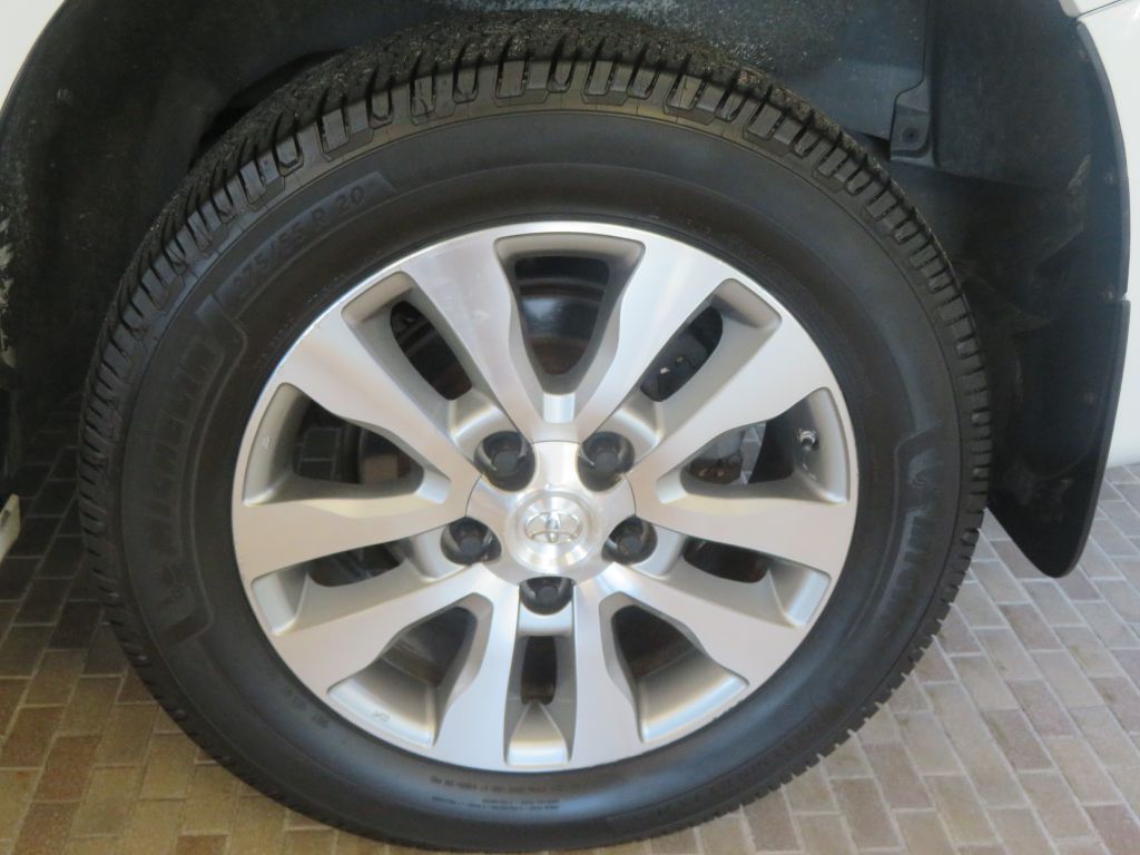 Photo 8 of this TOYOTA SEQUOIA