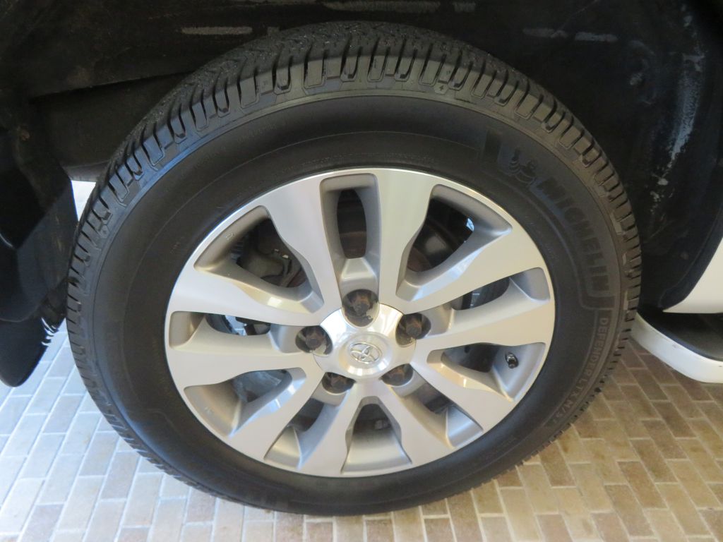 Photo 9 of this TOYOTA SEQUOIA