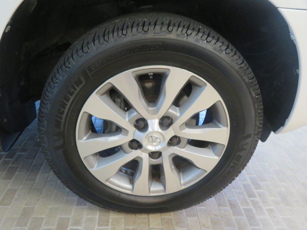 Photo 10 of this TOYOTA SEQUOIA