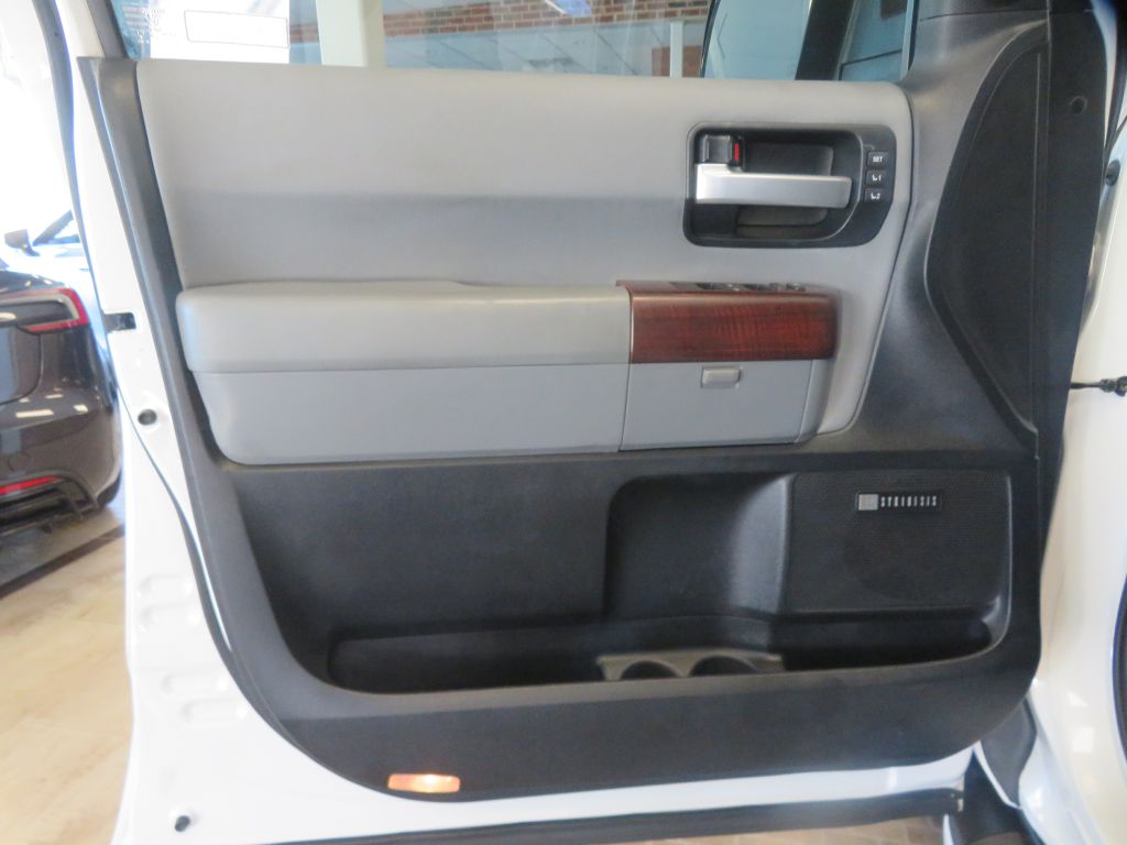 Photo 13 of this TOYOTA SEQUOIA
