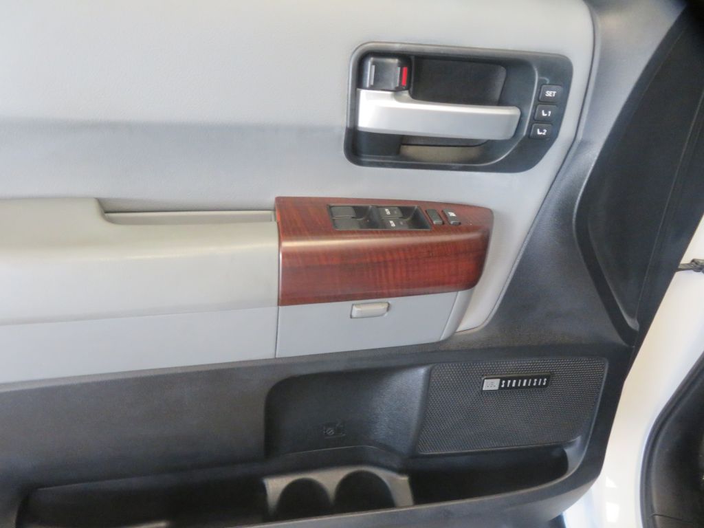 Photo 14 of this TOYOTA SEQUOIA
