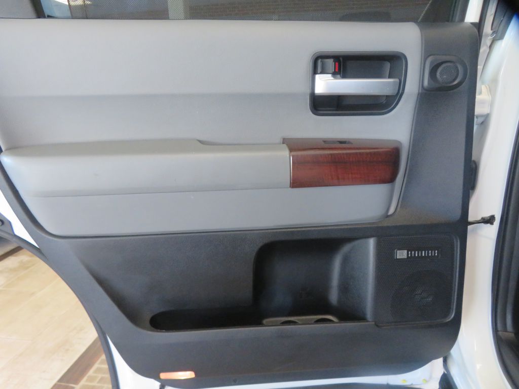 Photo 16 of this TOYOTA SEQUOIA