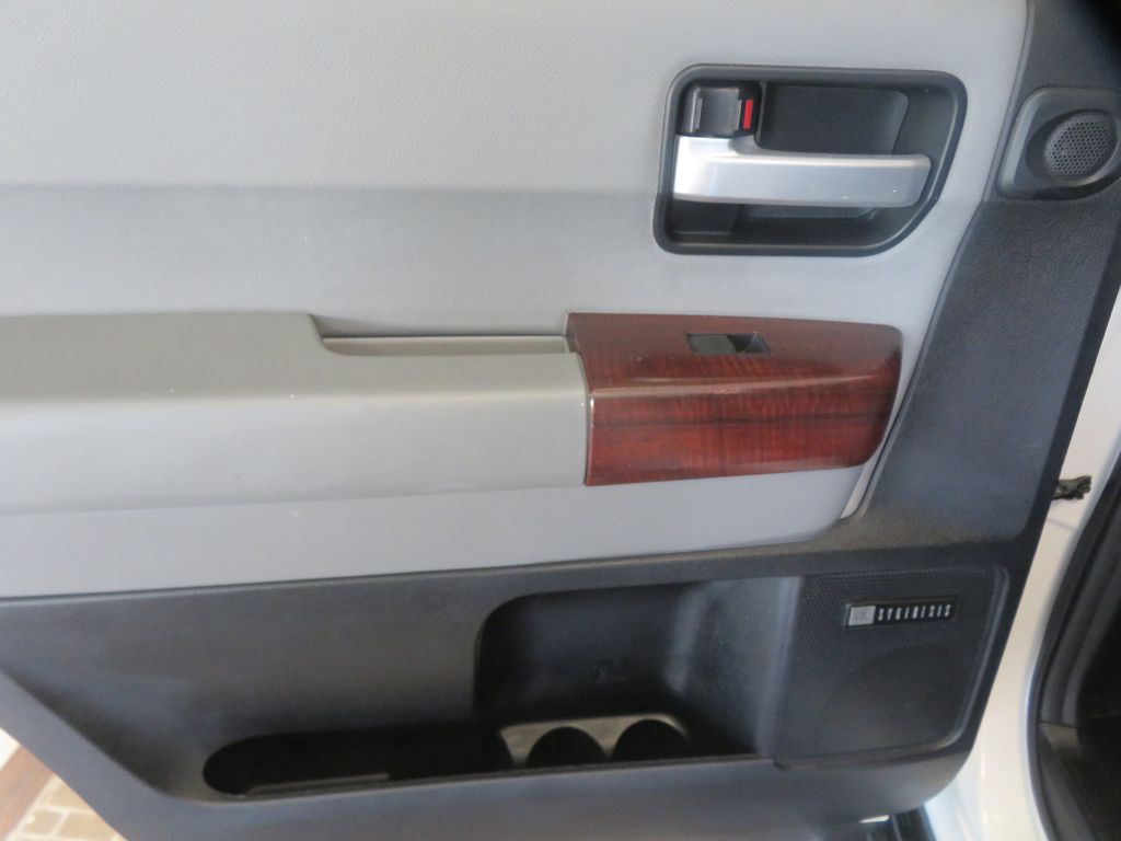 Photo 17 of this TOYOTA SEQUOIA