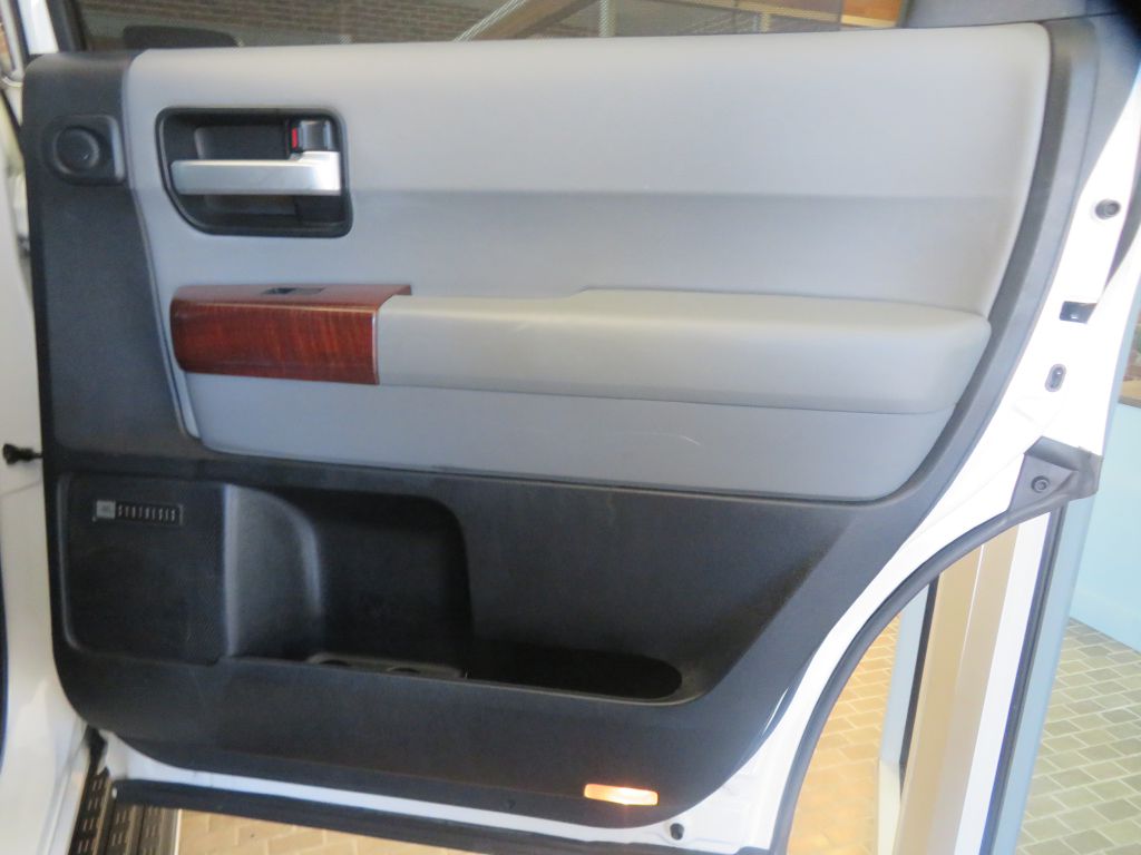 Photo 21 of this TOYOTA SEQUOIA