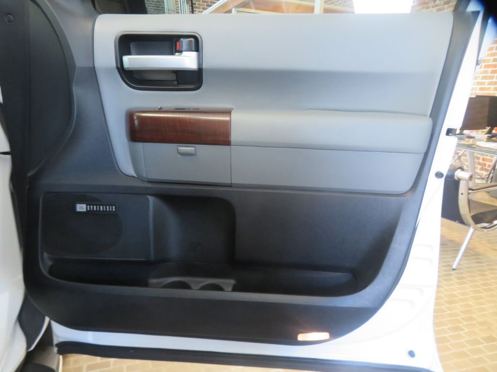 Photo 25 of this TOYOTA SEQUOIA