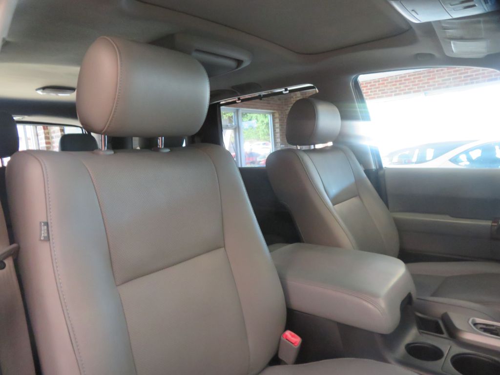 Photo 29 of this TOYOTA SEQUOIA