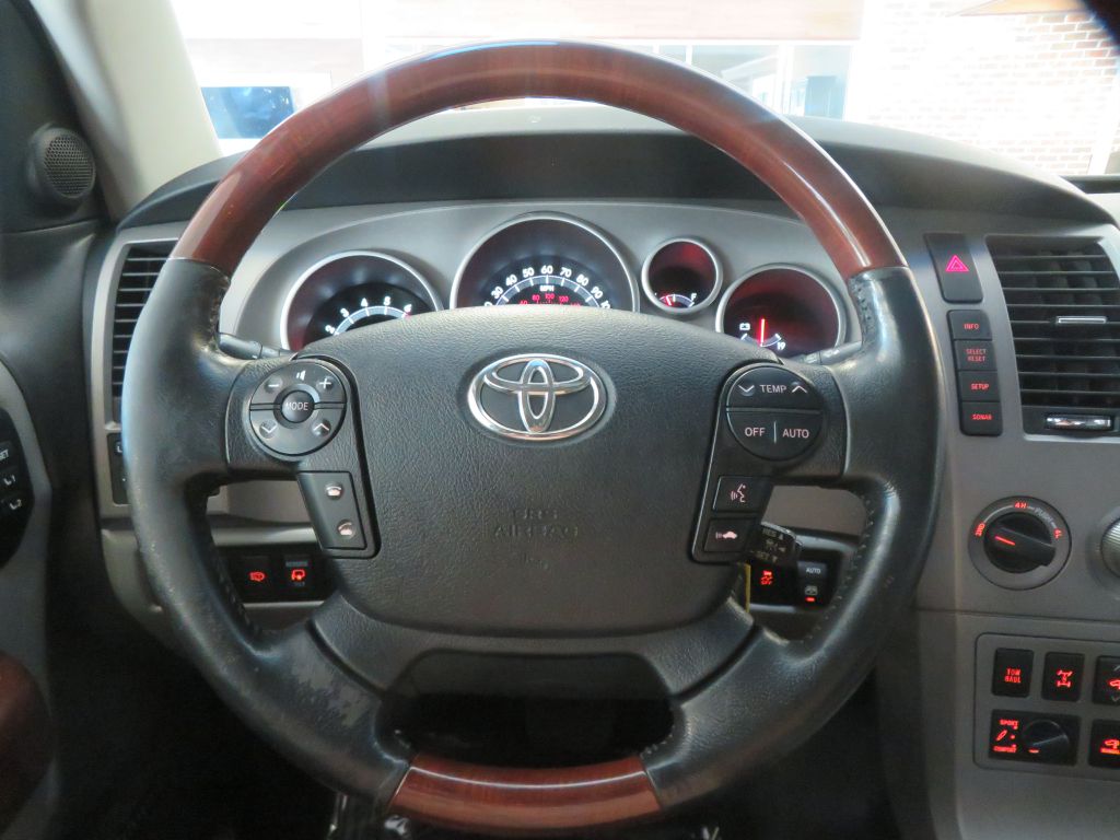 Photo 31 of this TOYOTA SEQUOIA