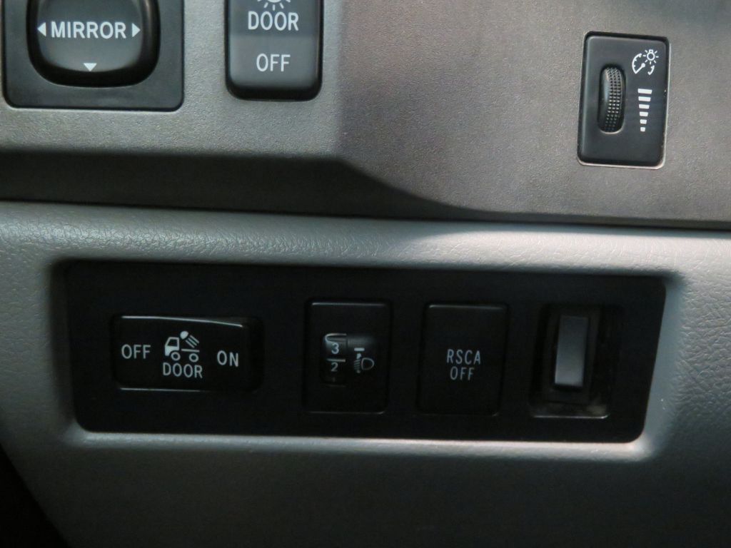 Photo 31 of this TOYOTA TUNDRA