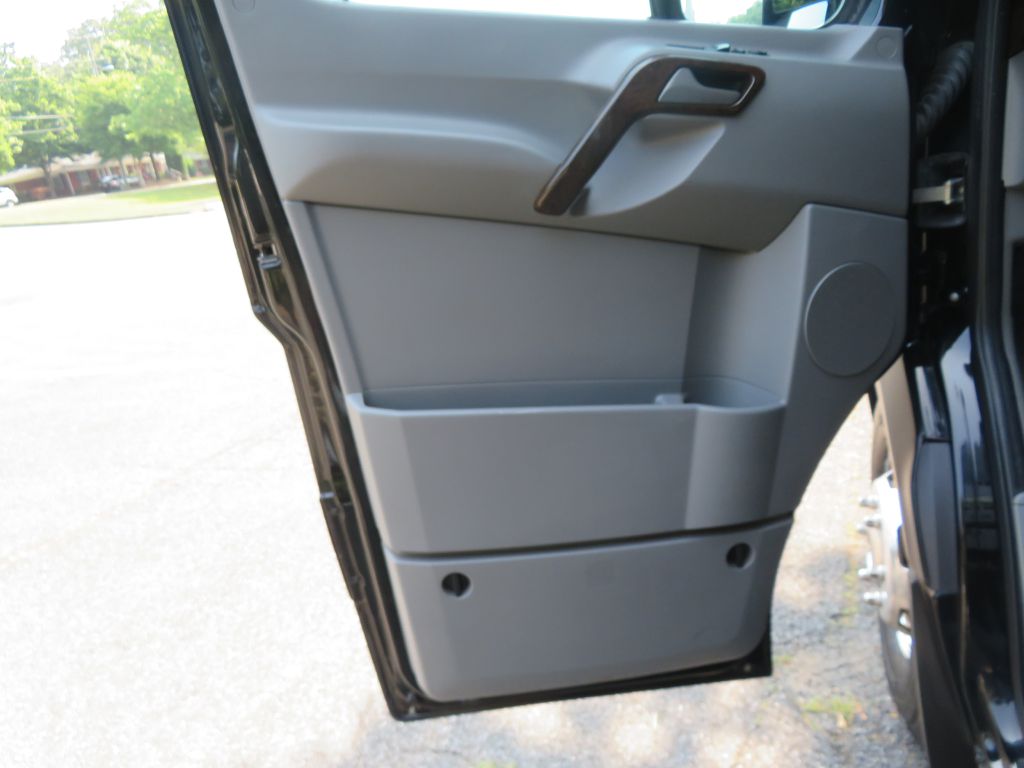 Photo 16 of this MERCEDES-BENZ SPRINTER 170 XD