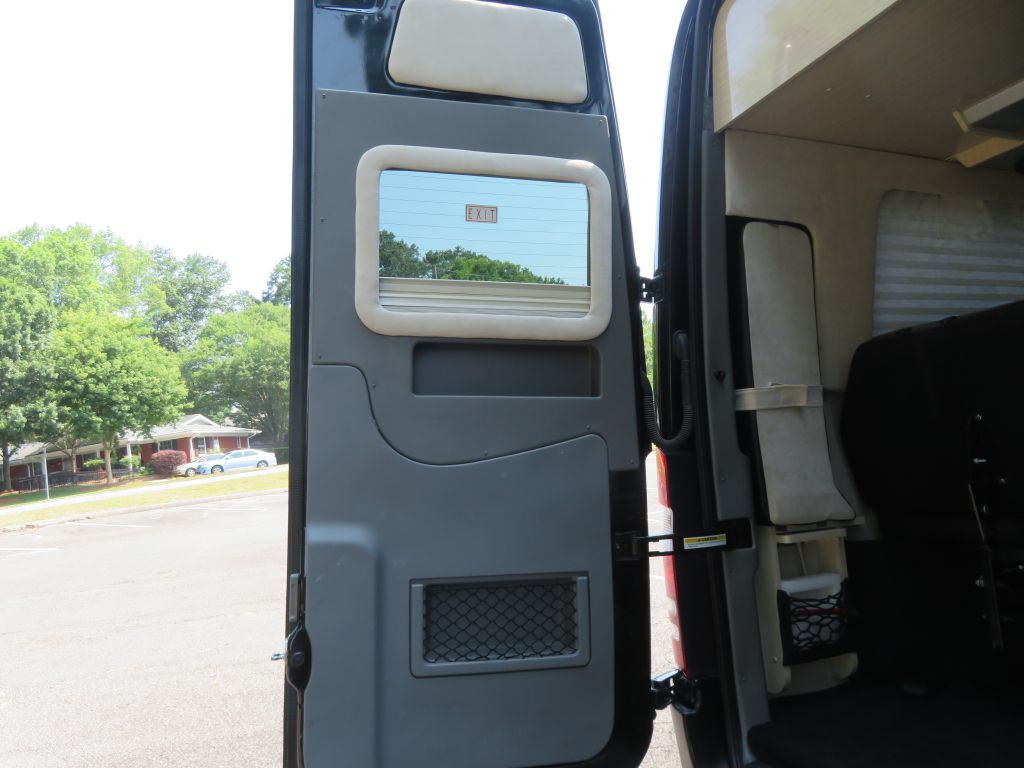 Photo 25 of this MERCEDES-BENZ SPRINTER 170 XD