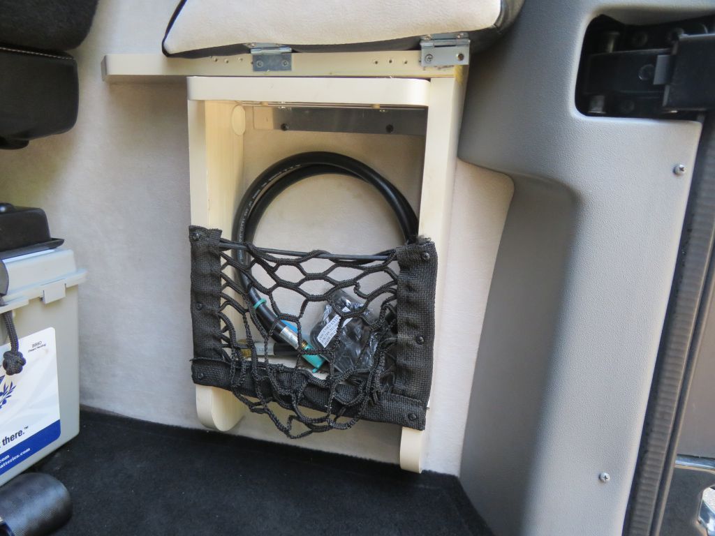 Photo 30 of this MERCEDES-BENZ SPRINTER 170 XD