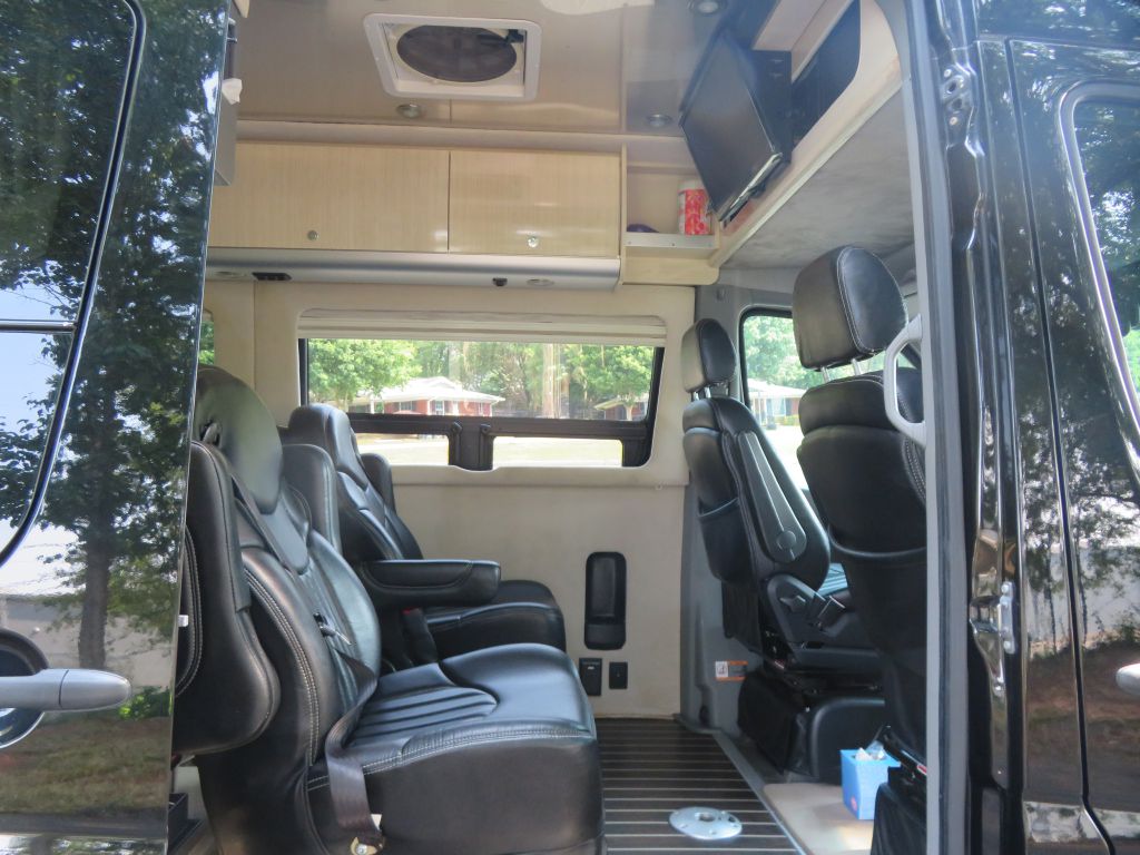 Photo 33 of this MERCEDES-BENZ SPRINTER 170 XD