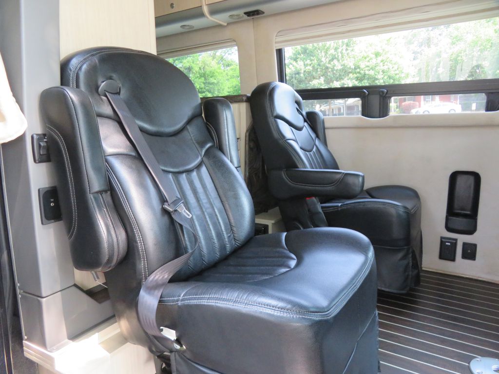 Photo 34 of this MERCEDES-BENZ SPRINTER 170 XD