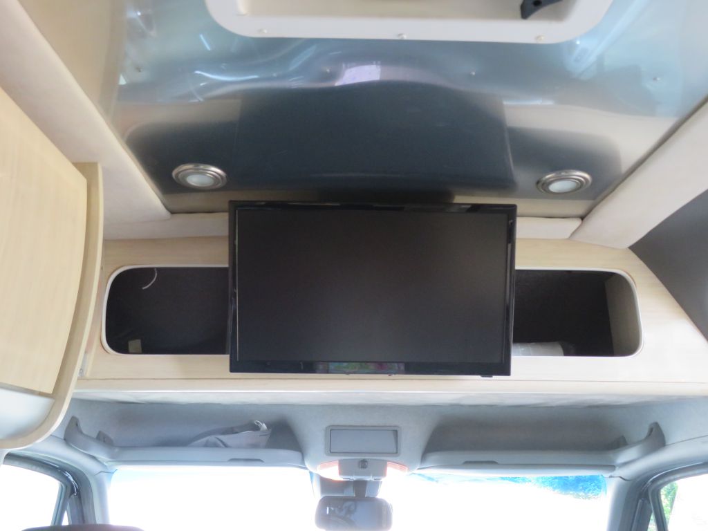 Photo 36 of this MERCEDES-BENZ SPRINTER 170 XD