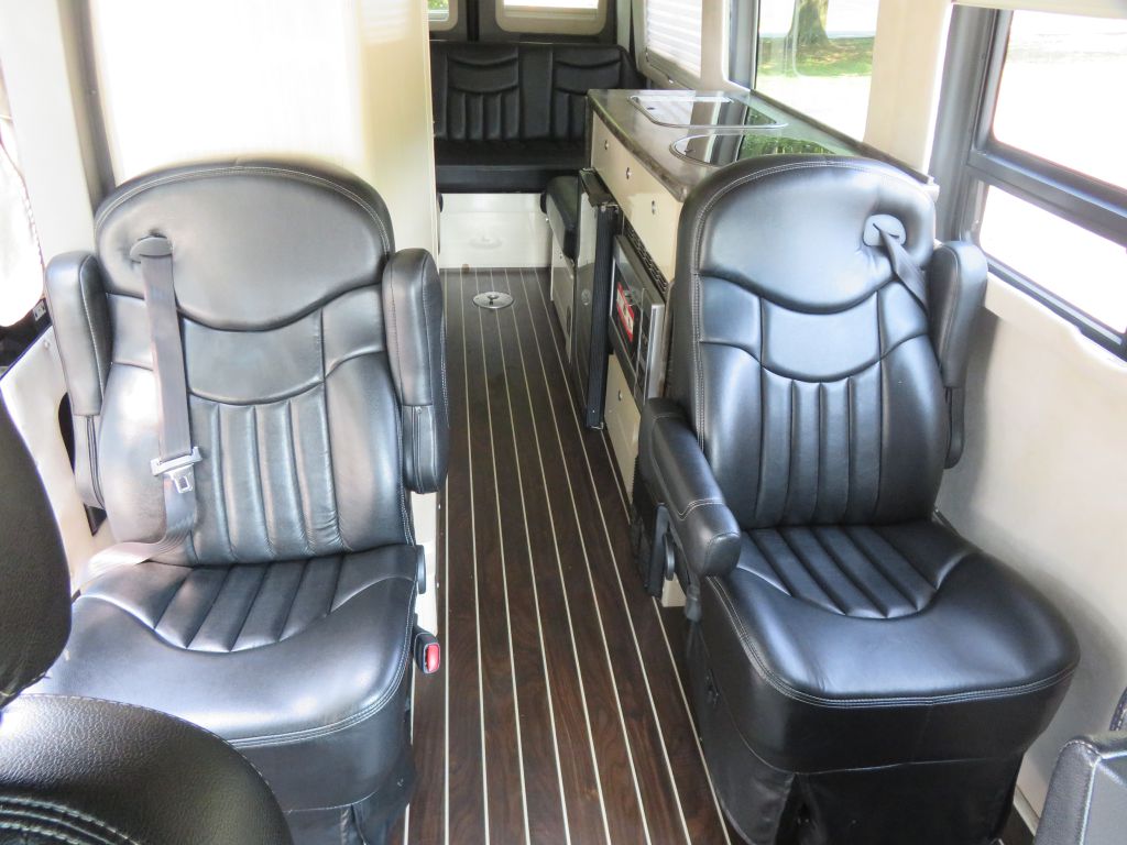 Photo 40 of this MERCEDES-BENZ SPRINTER 170 XD