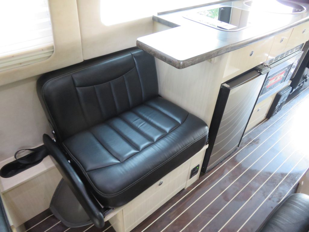 Photo 58 of this MERCEDES-BENZ SPRINTER 170 XD