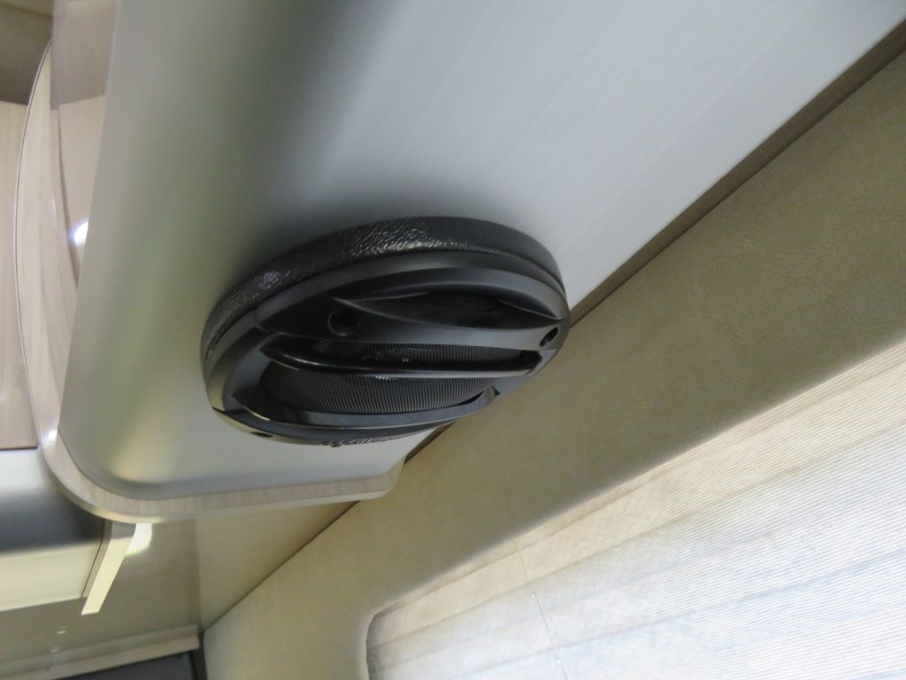Photo 69 of this MERCEDES-BENZ SPRINTER 170 XD
