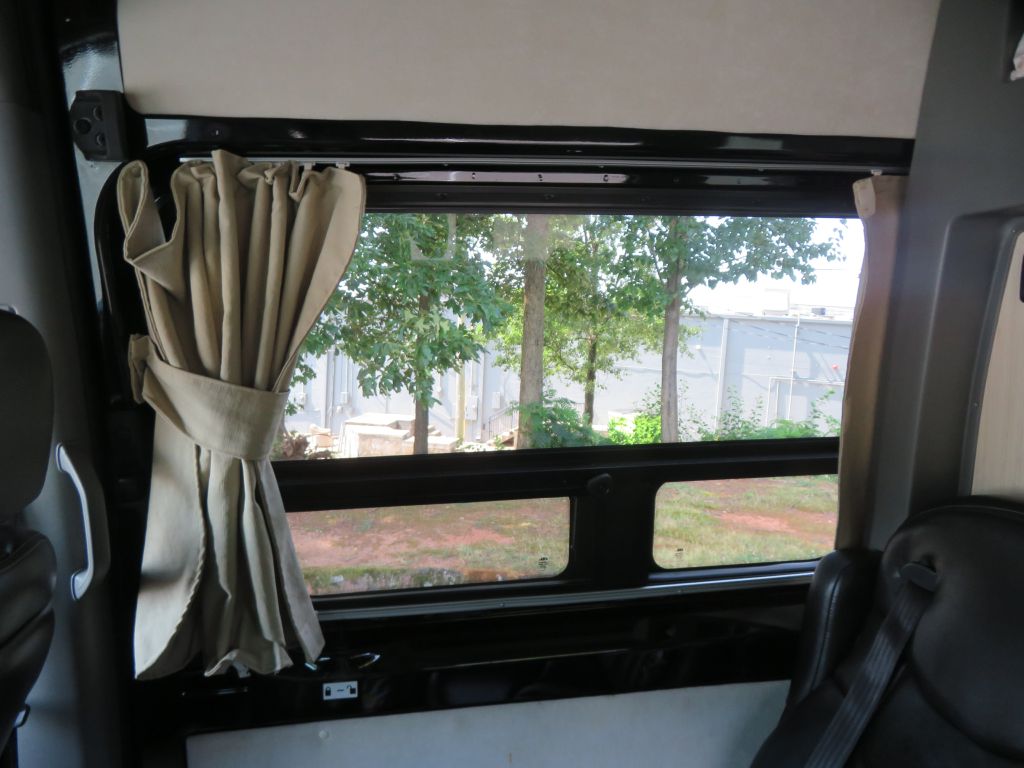 Photo 80 of this MERCEDES-BENZ SPRINTER 170 XD