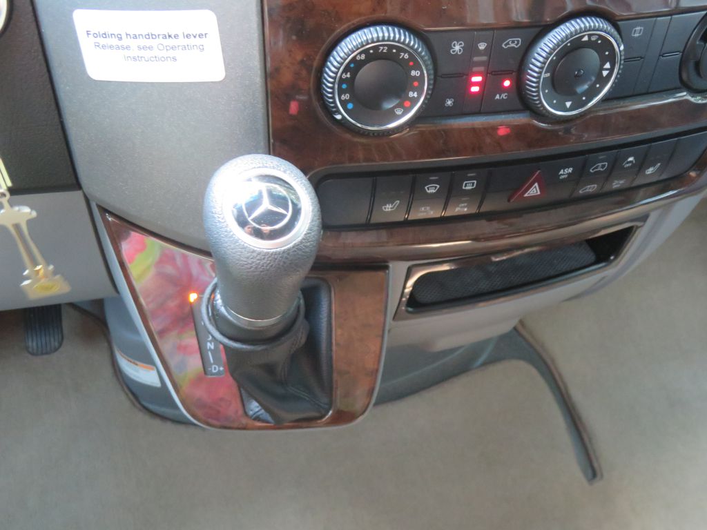 Photo 88 of this MERCEDES-BENZ SPRINTER 170 XD