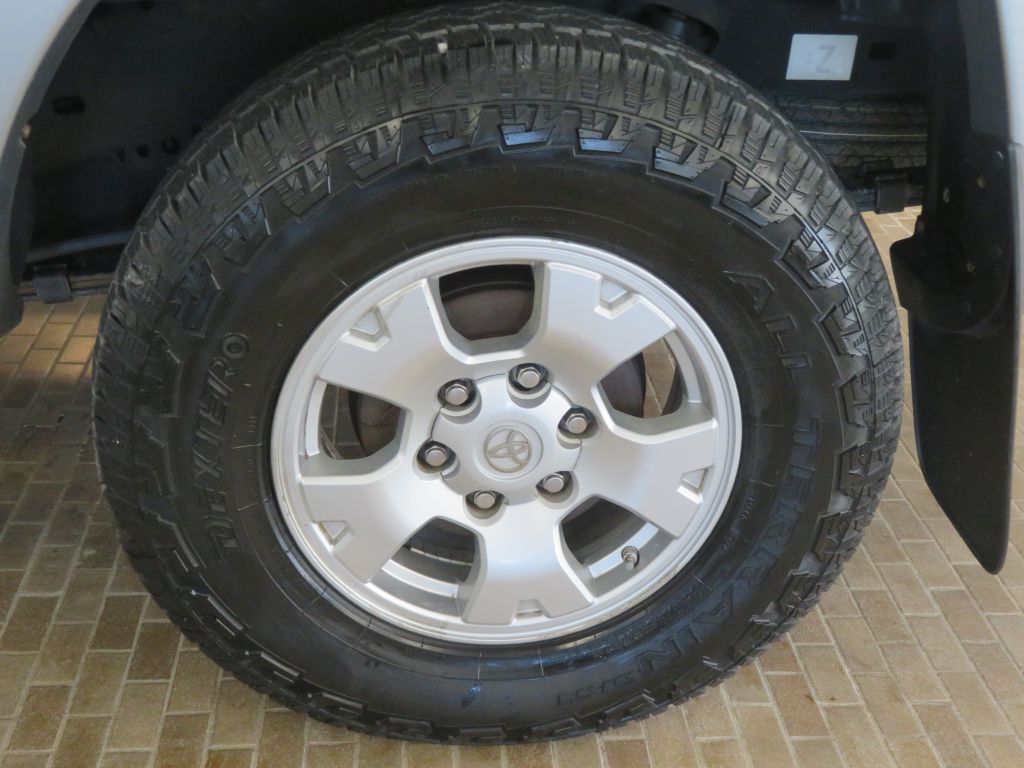 Photo 8 of this TOYOTA TACOMA