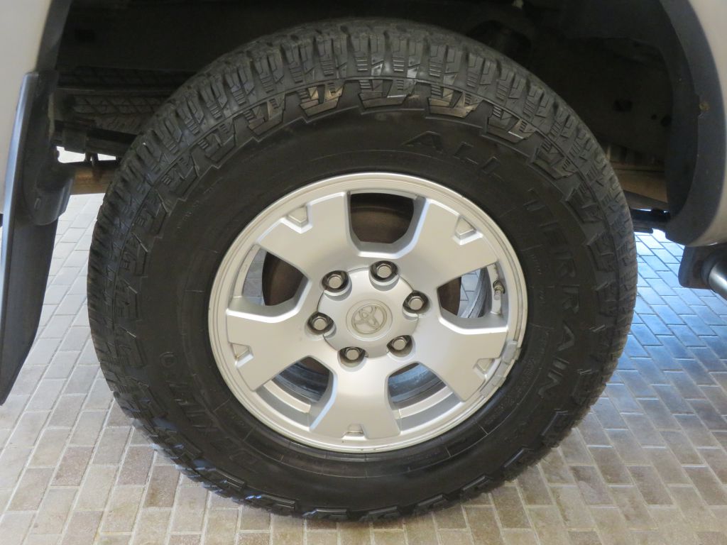 Photo 9 of this TOYOTA TACOMA