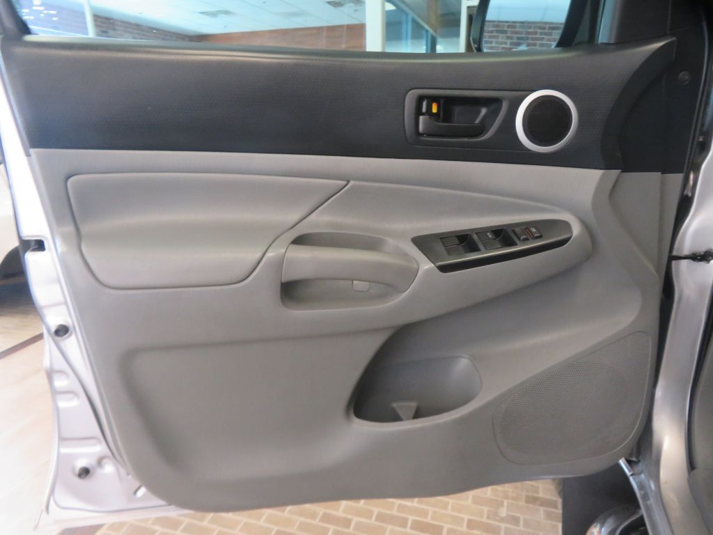 Photo 13 of this TOYOTA TACOMA