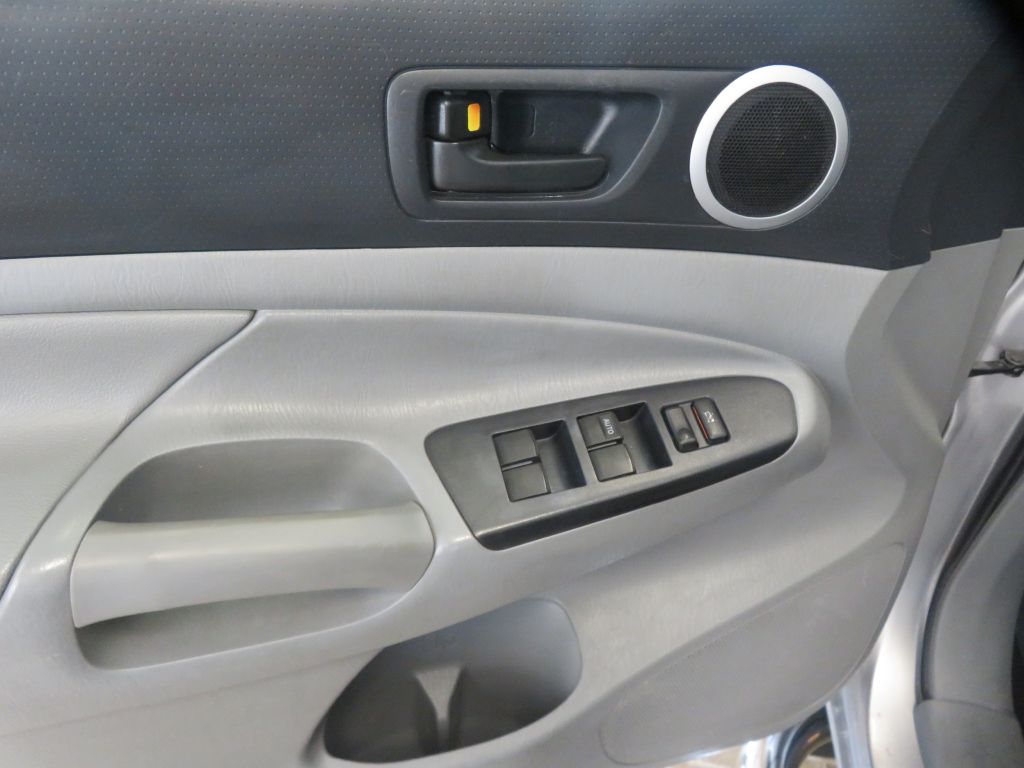 Photo 14 of this TOYOTA TACOMA