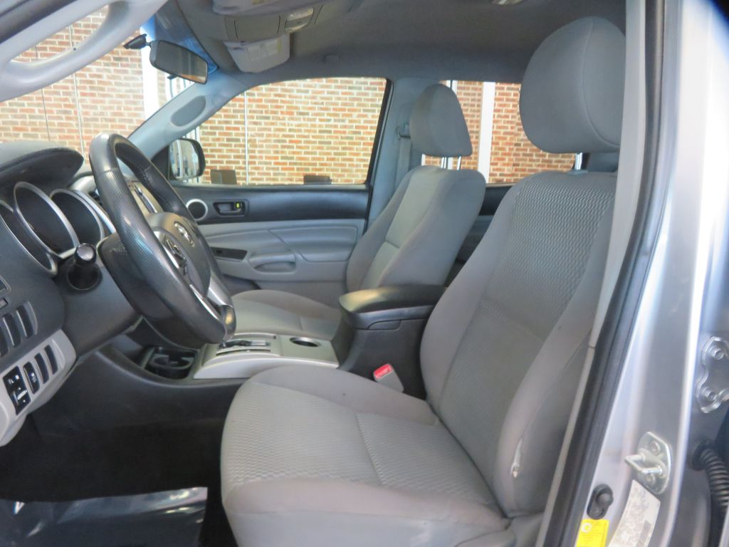 Photo 15 of this TOYOTA TACOMA