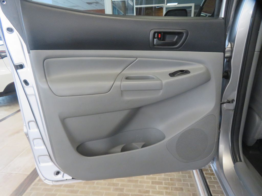Photo 16 of this TOYOTA TACOMA