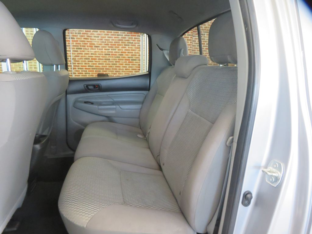 Photo 18 of this TOYOTA TACOMA