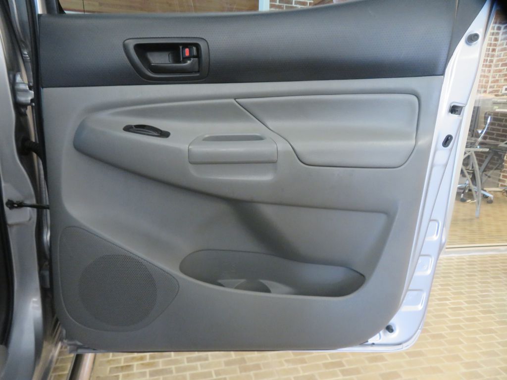 Photo 19 of this TOYOTA TACOMA