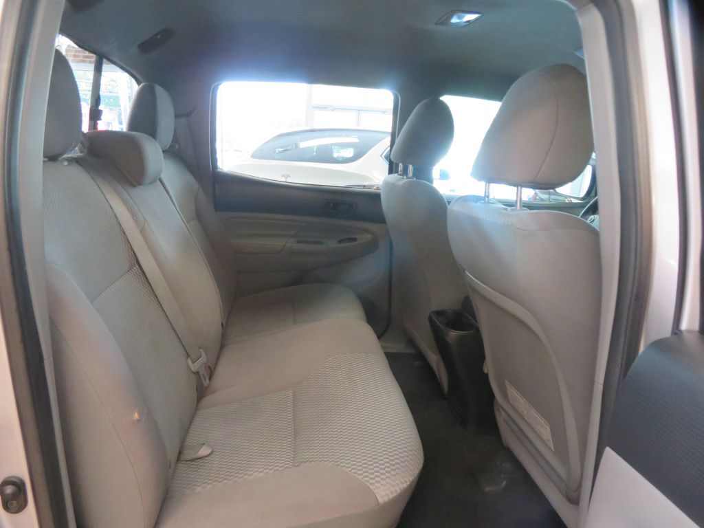 Photo 21 of this TOYOTA TACOMA