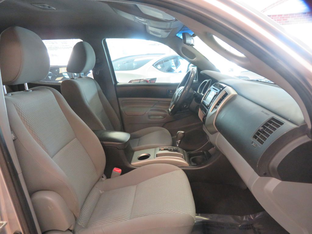 Photo 24 of this TOYOTA TACOMA