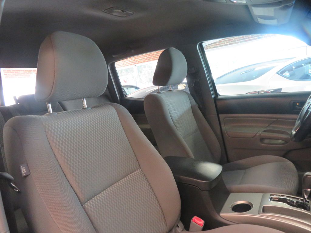 Photo 25 of this TOYOTA TACOMA