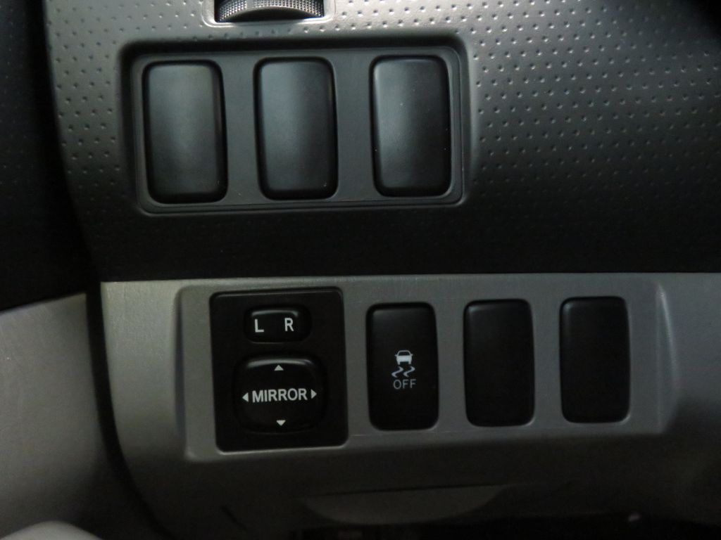 Photo 33 of this TOYOTA TACOMA