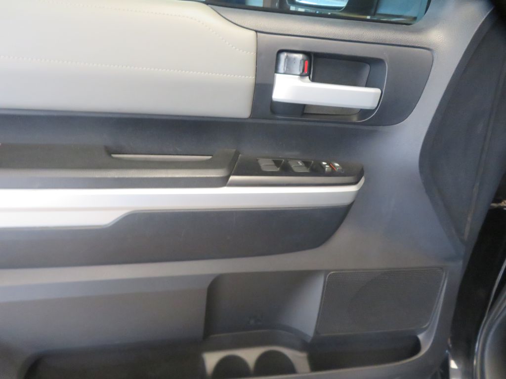 Photo 14 of this TOYOTA TUNDRA