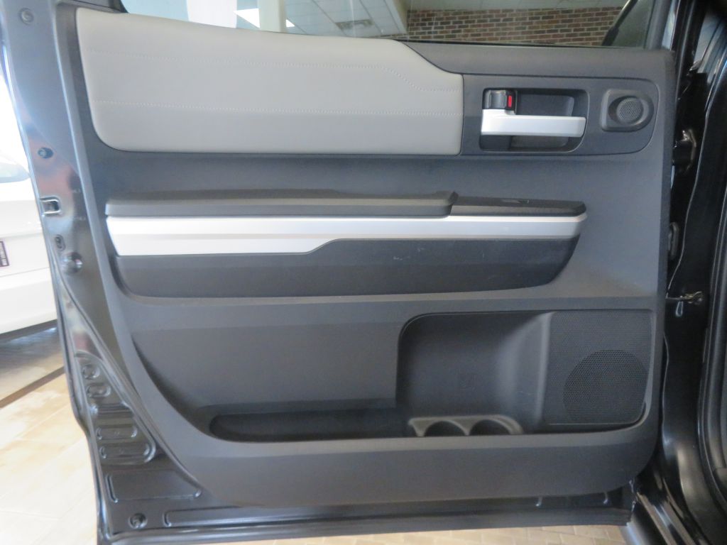 Photo 17 of this TOYOTA TUNDRA