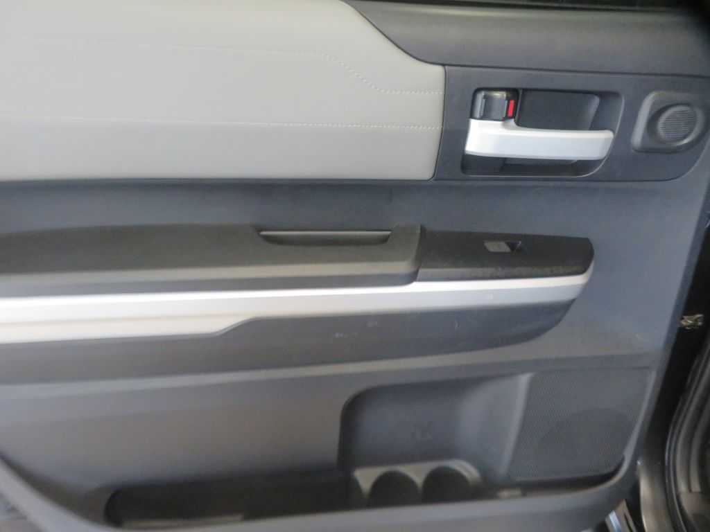 Photo 18 of this TOYOTA TUNDRA